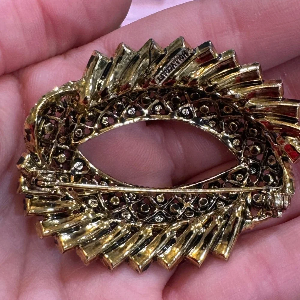 Hollycraft Vintage Gold Tone Amber Rhinestone Oval Wreath Brooch Pin Mid Century